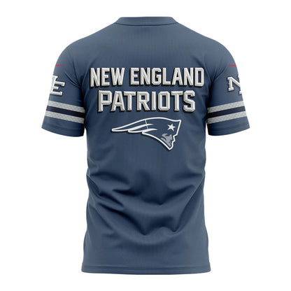 Limited edition New England Patriots T-shirt 𝙍𝙞𝙫𝙖𝙡𝙧𝙞𝙚𝙨. For fans in 2026!